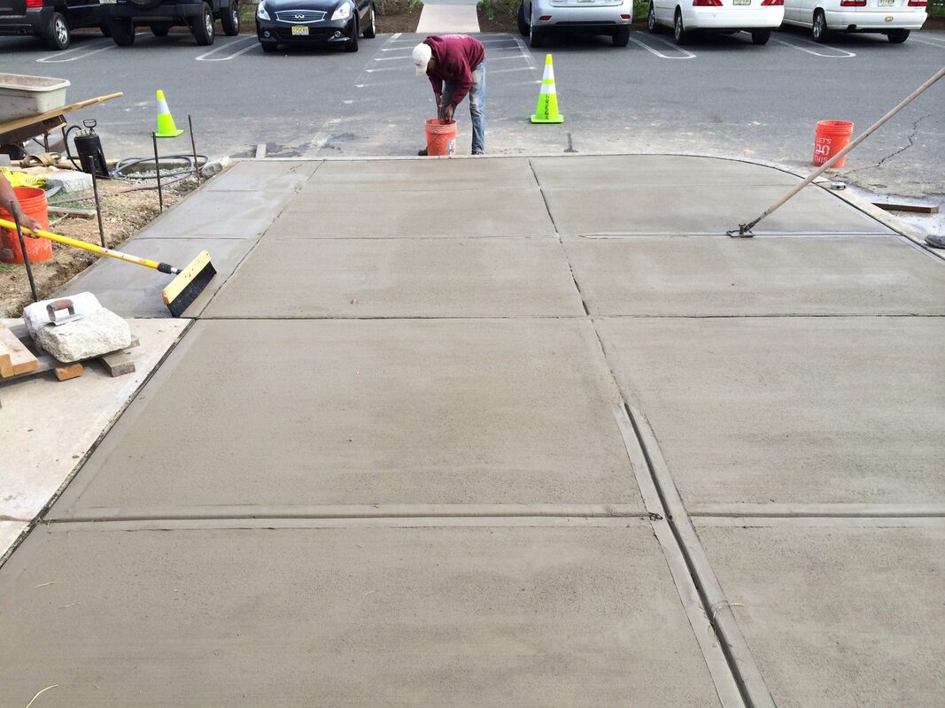 Picture of concrete contractors putting in a new sidewalk in Grand Rapids, MI