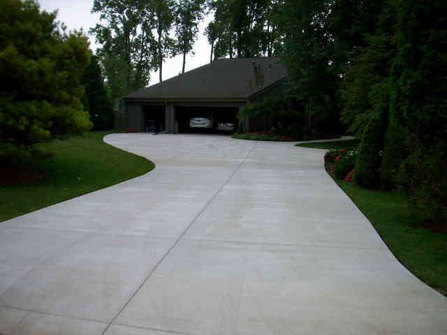 Picture of a freshly layed concrete driveway in Rockford, MI