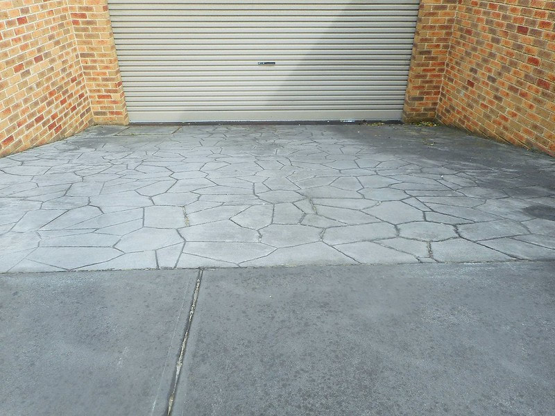 Picture of a stamped concrete driveway in Rockford, MI